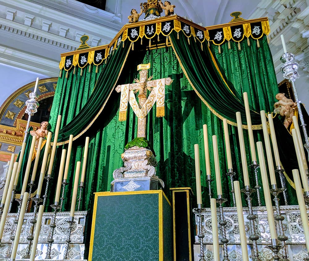 La Santa Cruz preside su Altar de Triduo